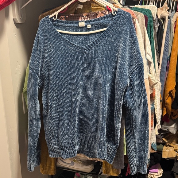 GAP Sweaters - GAP Textured Blue V-Neck Sweater